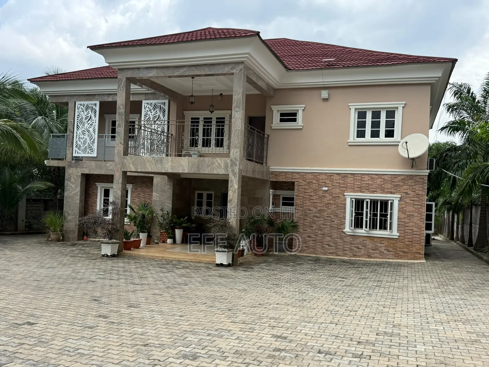 5bdrm Duplex in Guzape District for sale