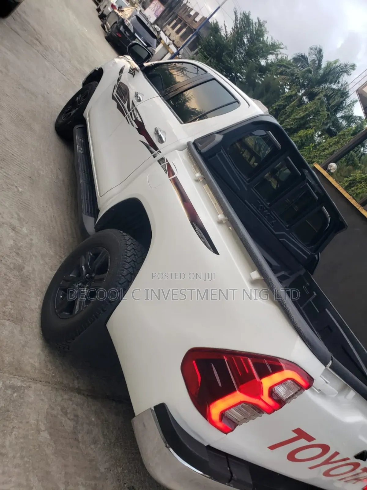 Toyota Hilux 2023 White