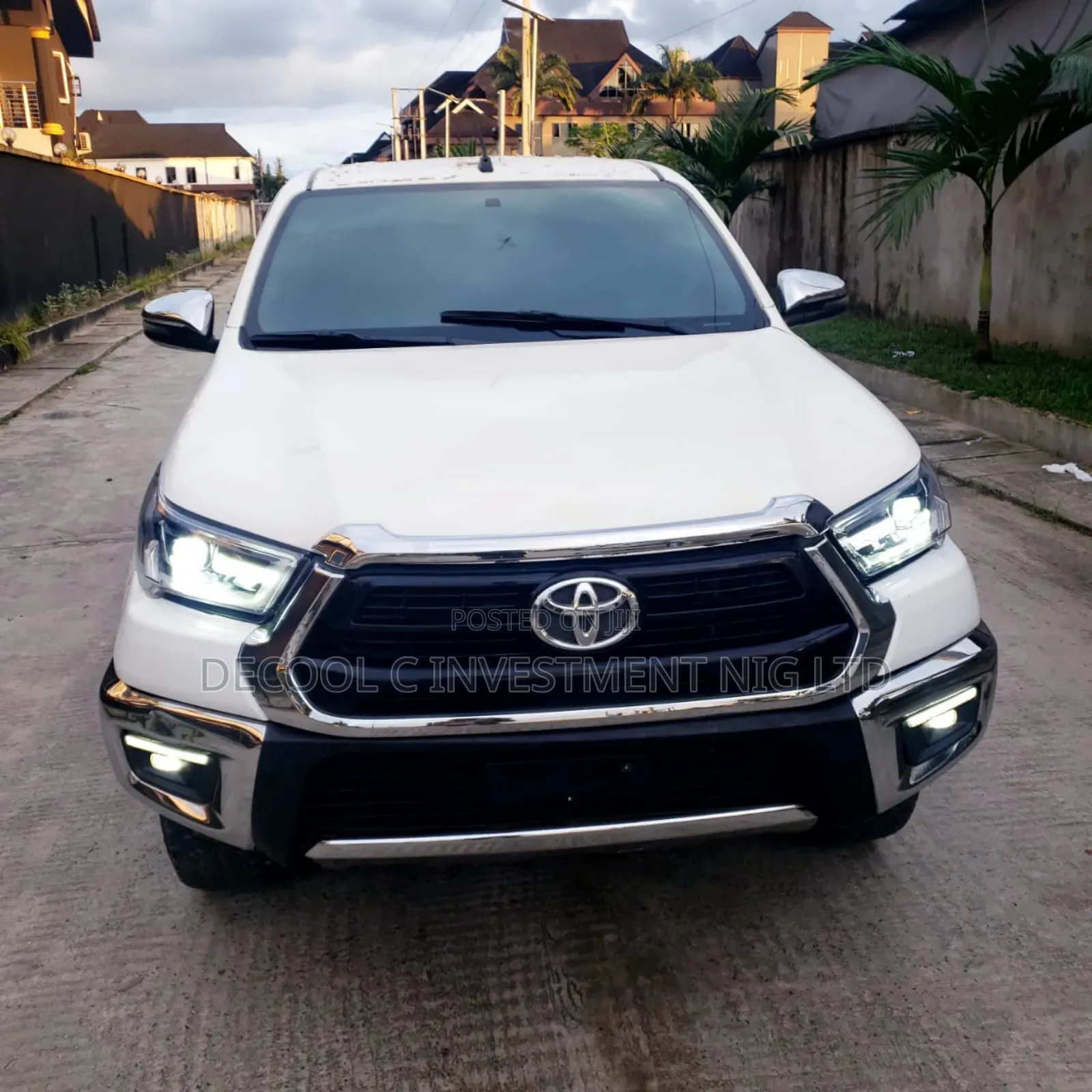 Toyota Hilux 2023 White