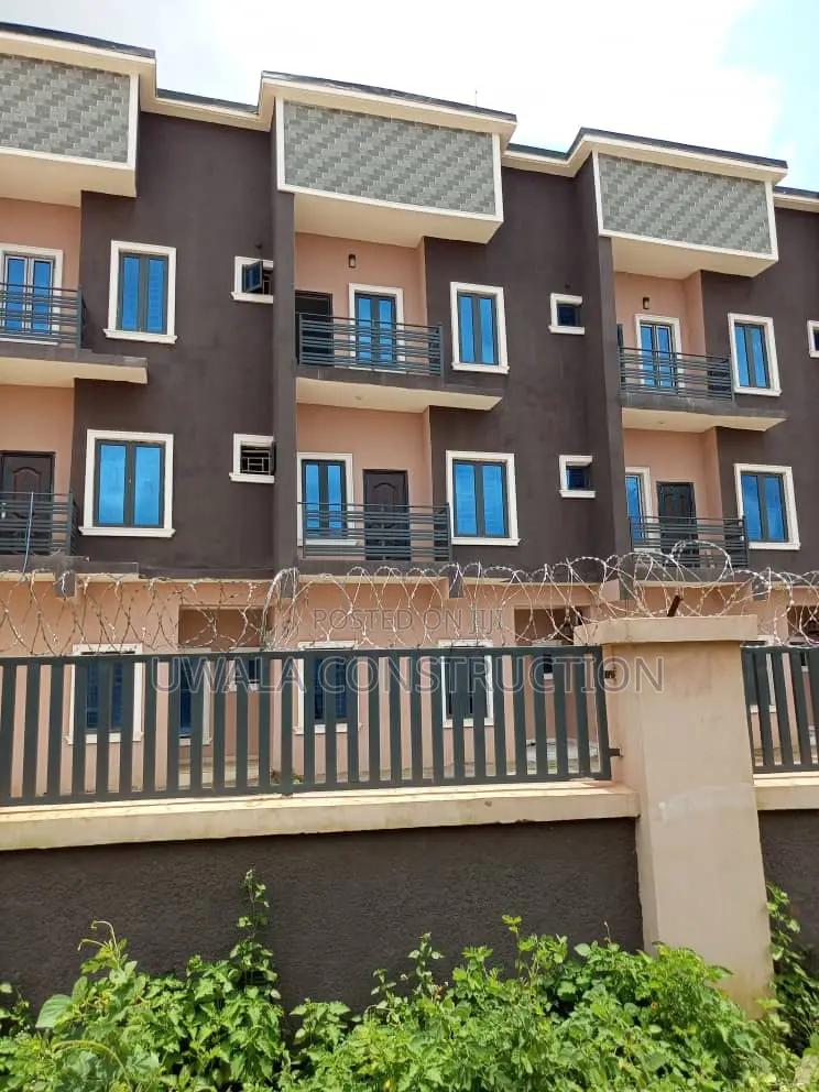 4bdrm Duplex in Gaduwa for sale
