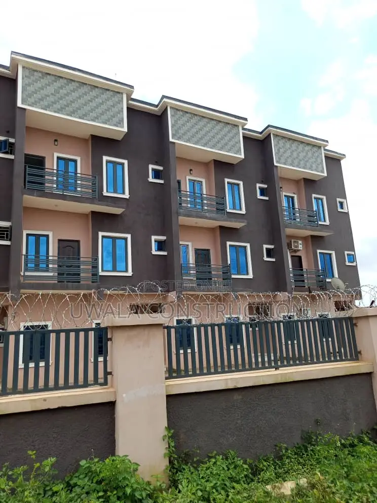 4bdrm Duplex in Gaduwa for sale