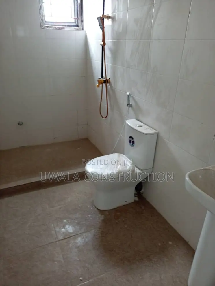 4bdrm Duplex in Gaduwa for sale