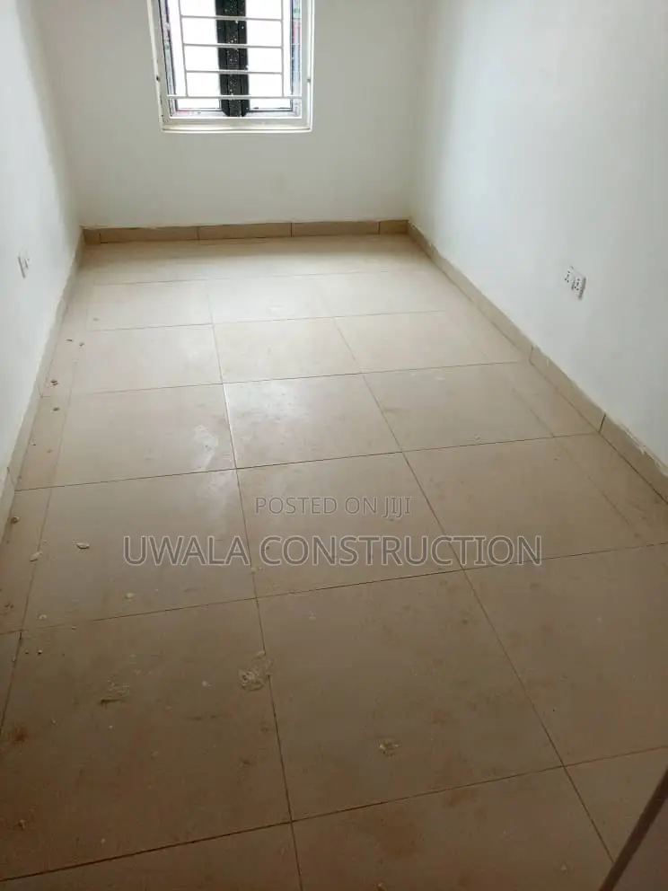 4bdrm Duplex in Gaduwa for sale
