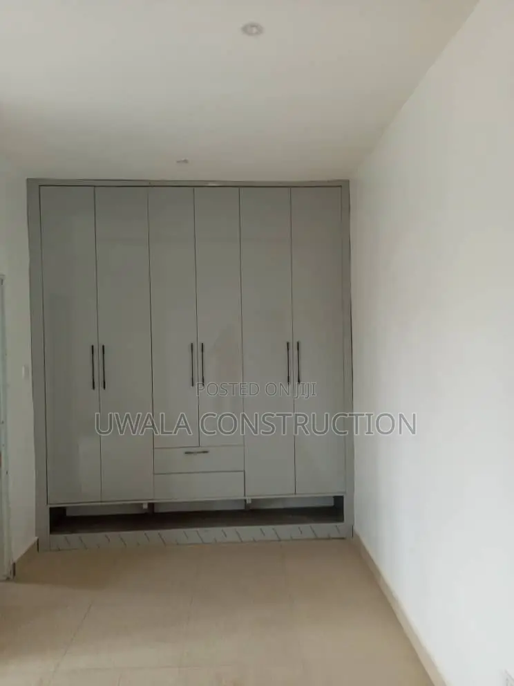 4bdrm Duplex in Gaduwa for sale