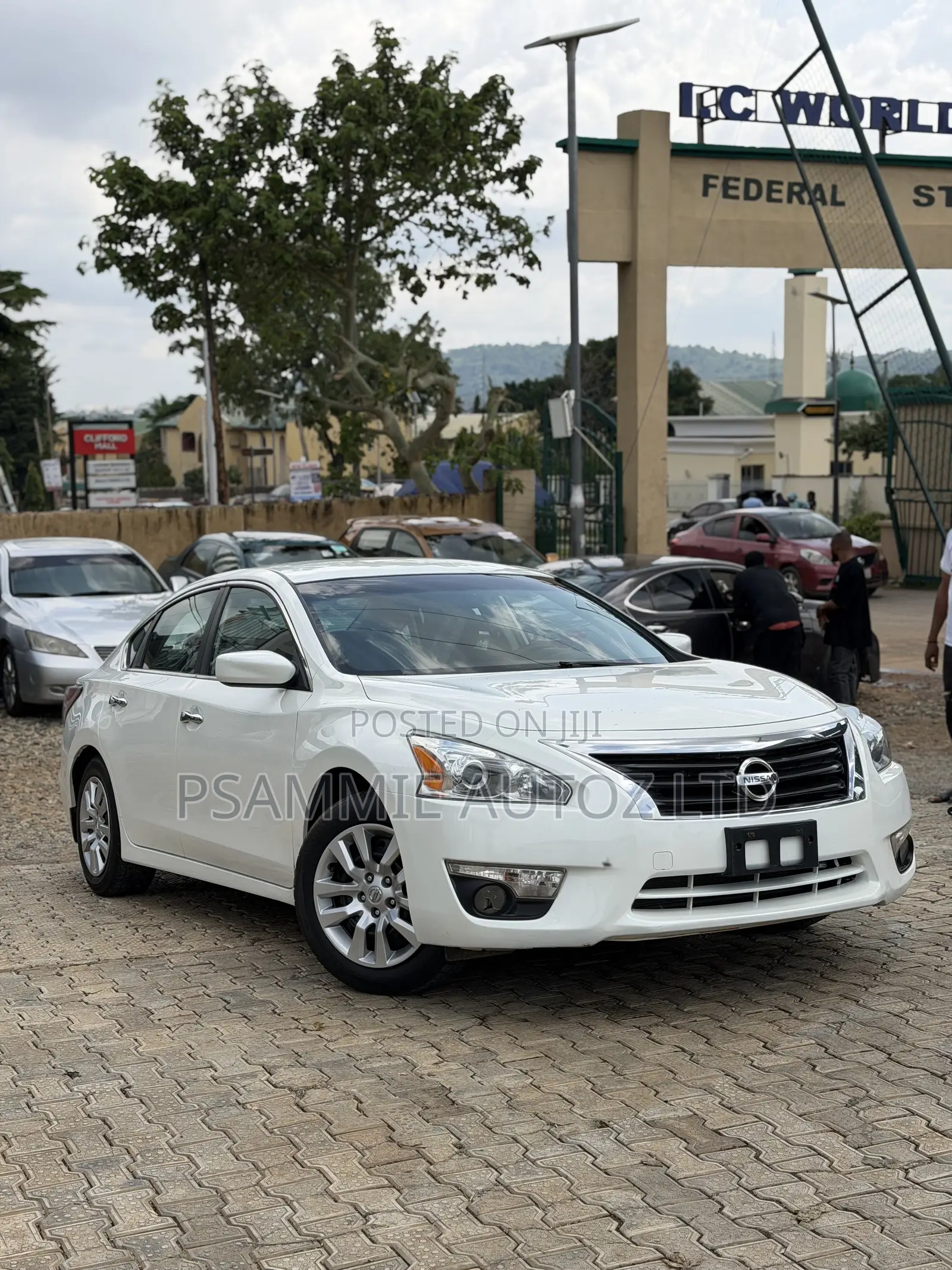 Nissan Altima 2015 White