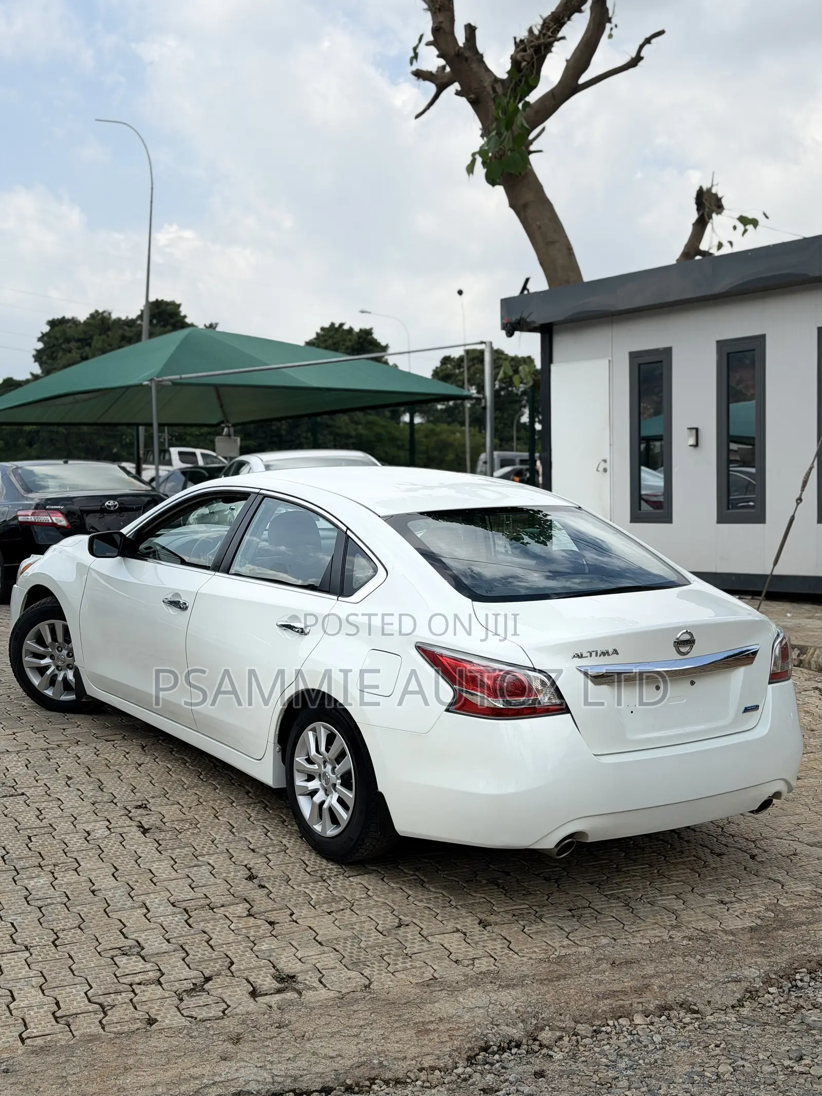 Nissan Altima 2015 White