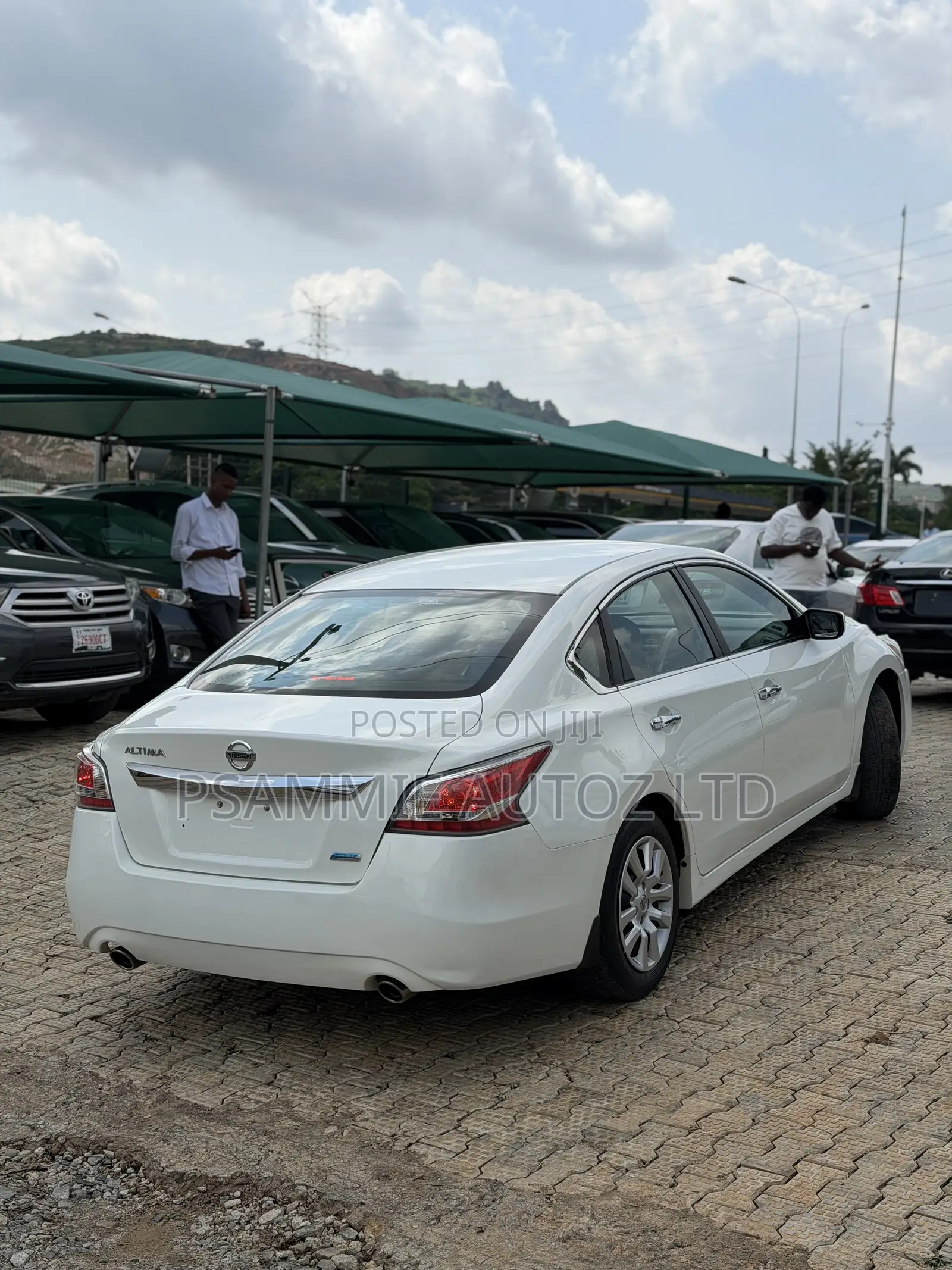 Nissan Altima 2015 White