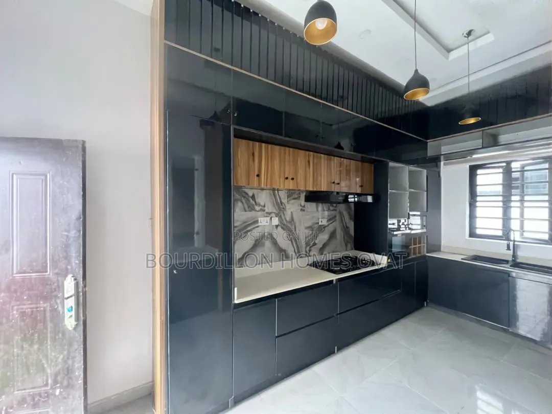 4bdrm Duplex in Ado Road Ajah Lagos for sale