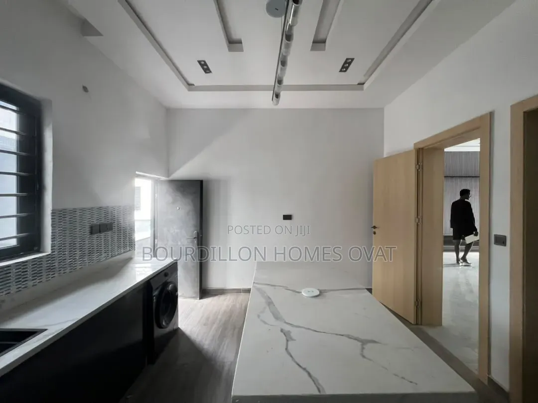 4bdrm Duplex in Ado Road Lagos for sale
