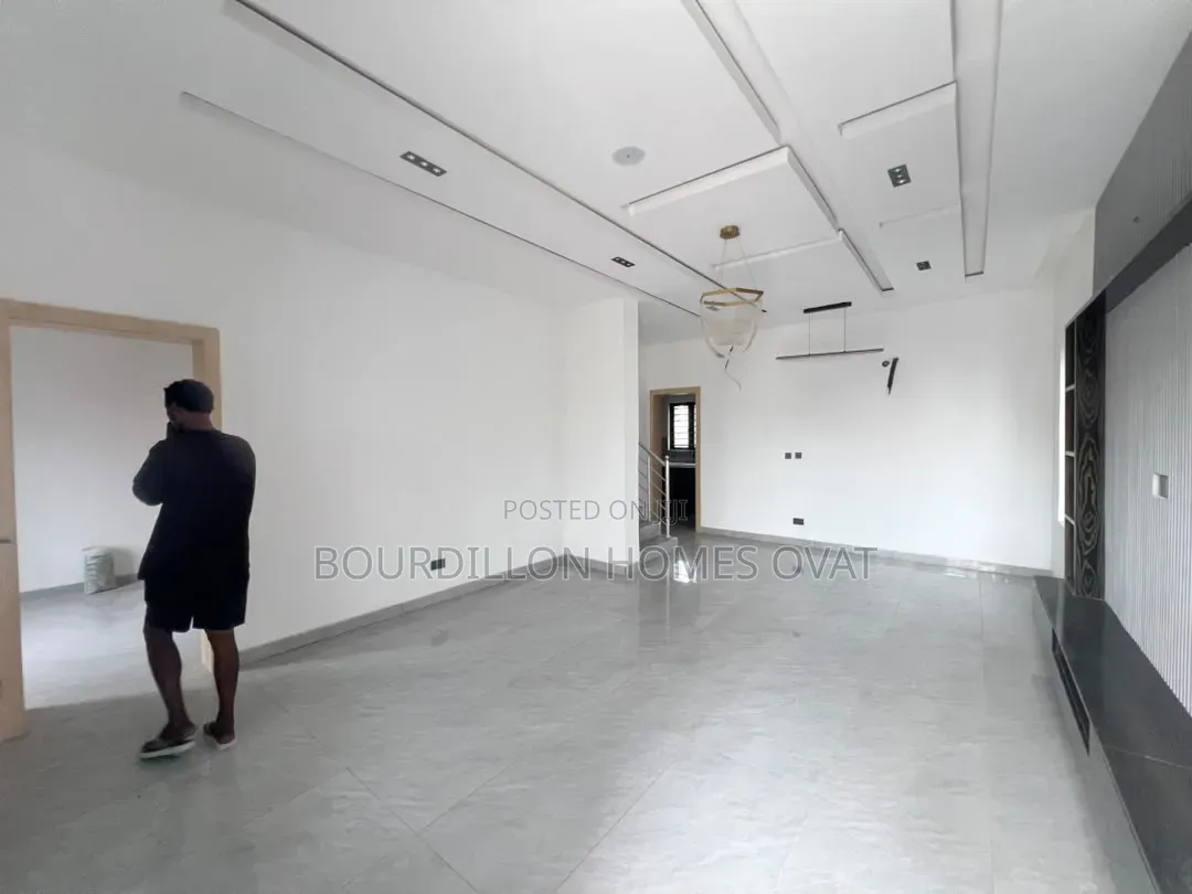 4bdrm Duplex in Ado Road Lagos for sale