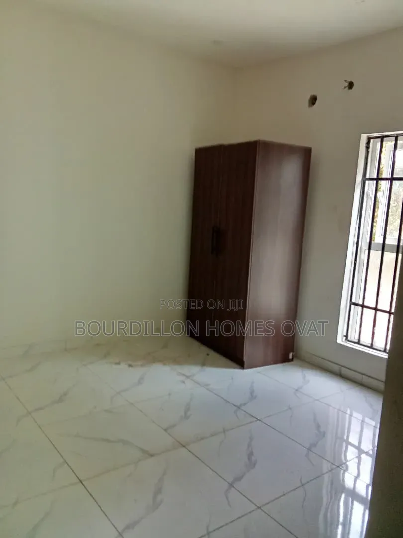 2bdrm Apartment in Lekki Phase 1 for rent