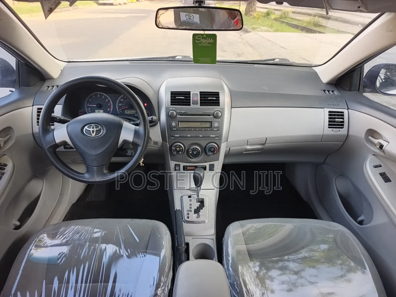 Toyota Corolla LE 4dr Sedan (1.8L 4cyl 4A) 2011 Silver