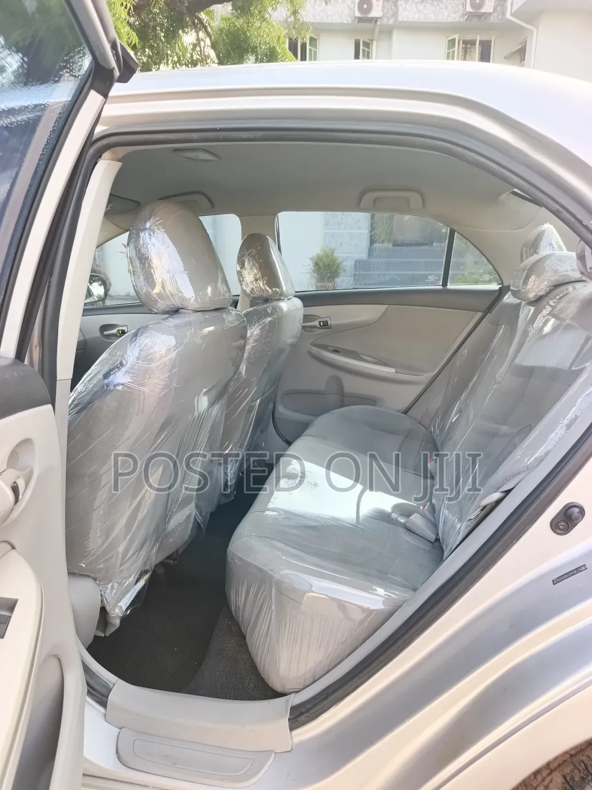 Toyota Corolla LE 4dr Sedan (1.8L 4cyl 4A) 2011 Silver