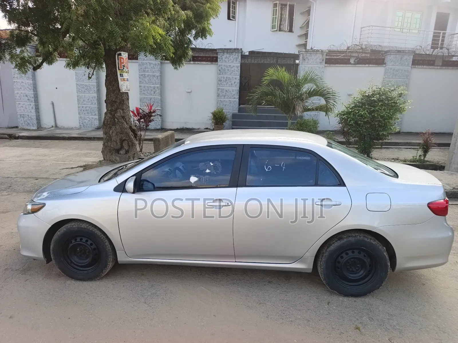 Toyota Corolla LE 4dr Sedan (1.8L 4cyl 4A) 2011 Silver