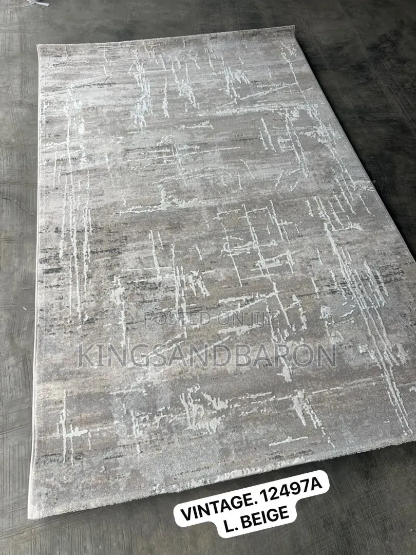 5x7fts L.Beige and Grey Turkey Center Rug