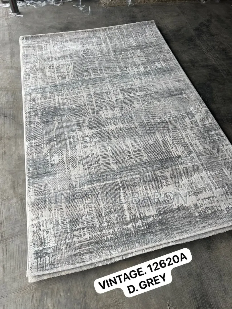 5x7fts L.Beige and Grey Turkey Center Rug
