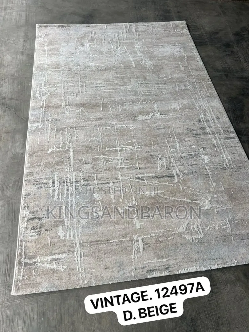 5x7fts L.Beige and Grey Turkey Center Rug
