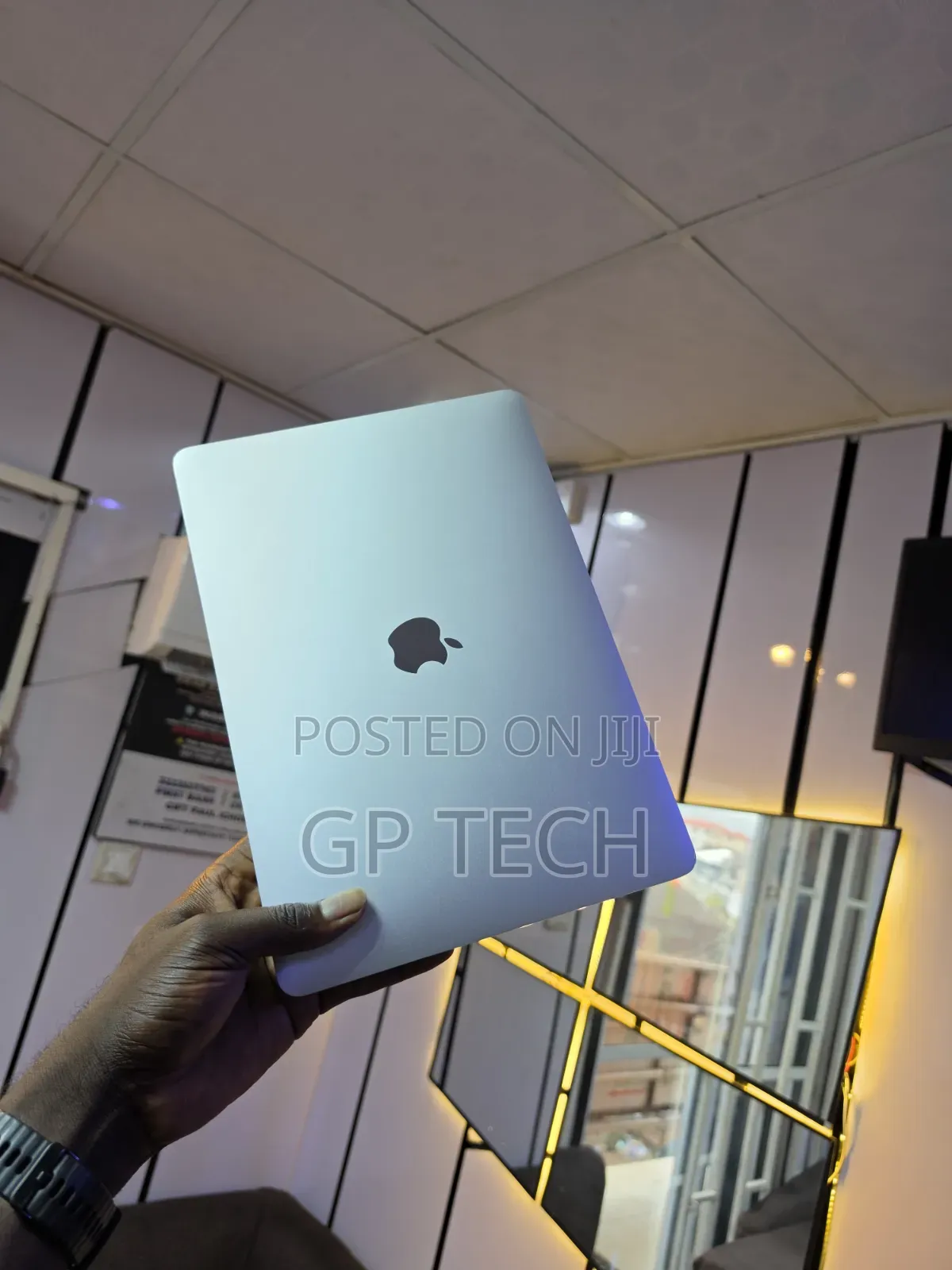 Laptop Apple MacBook Pro 2020 8GB Intel Core i5 SSD 256GB