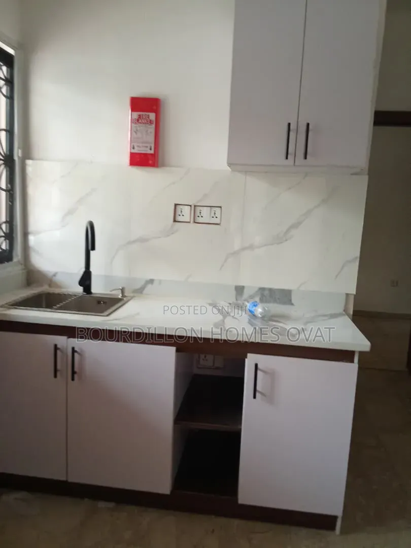 1bdrm Apartment in Lekki Phase 1 for rent