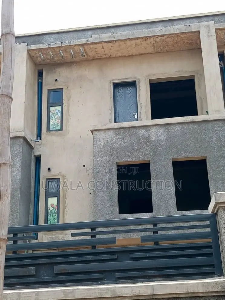 5bdrm Duplex in Gaduwa for sale