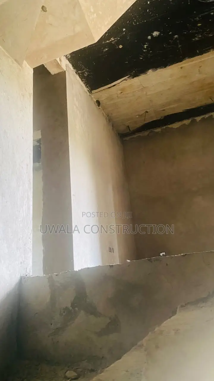 5bdrm Duplex in Gaduwa for sale