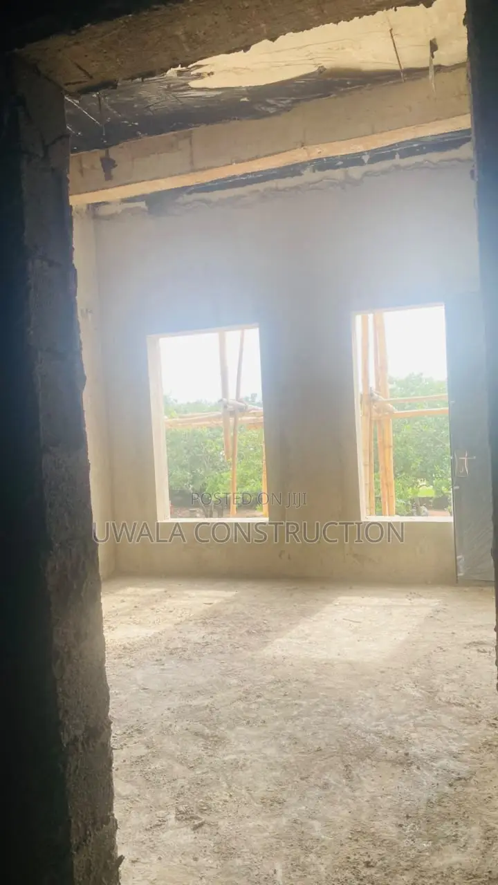 5bdrm Duplex in Gaduwa for sale