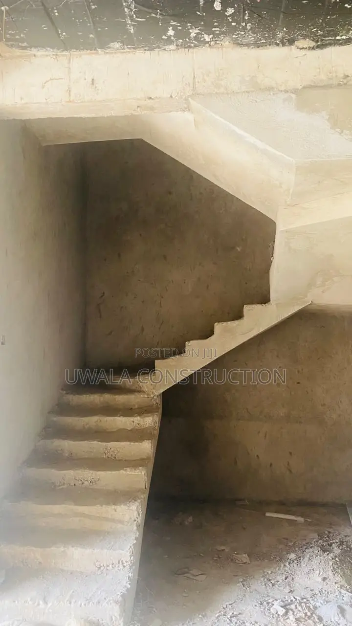 5bdrm Duplex in Gaduwa for sale