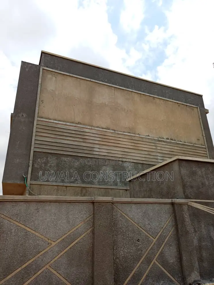 5bdrm Duplex in Gaduwa for sale