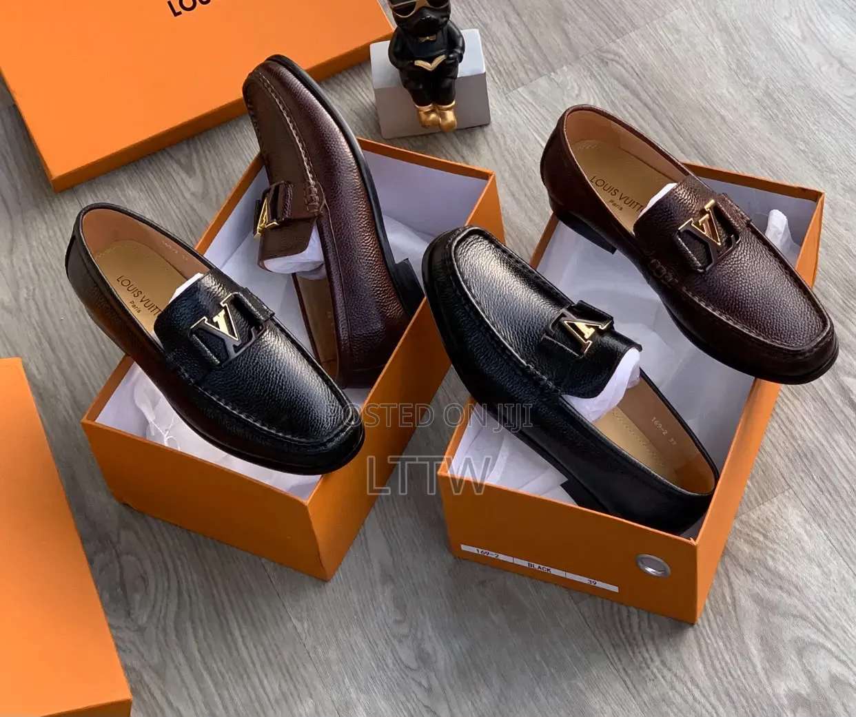 LOUIS VUITTON Men’s Loafers LV Logo Premium Luxury Design