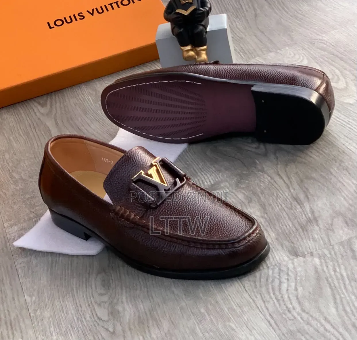LOUIS VUITTON Men’s Loafers LV Logo Premium Luxury Design