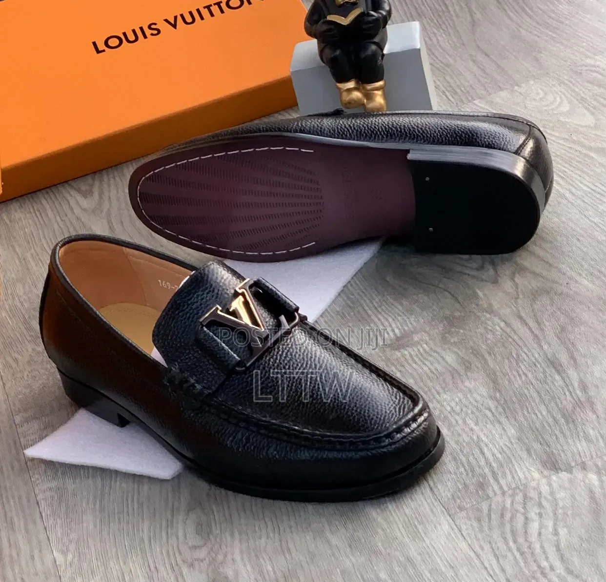 LOUIS VUITTON Men’s Loafers LV Logo Premium Luxury Design