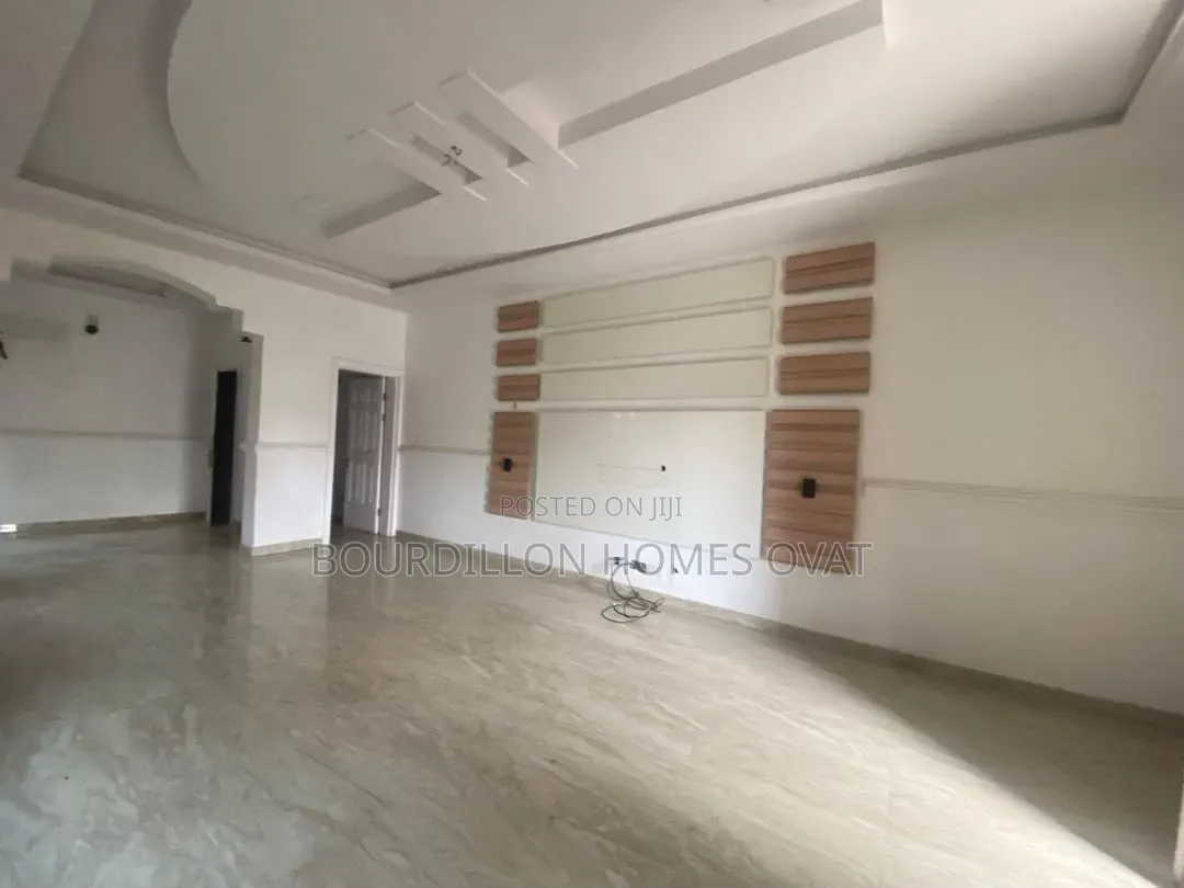 3bdrm Apartment in Lekki Phase 1 for rent