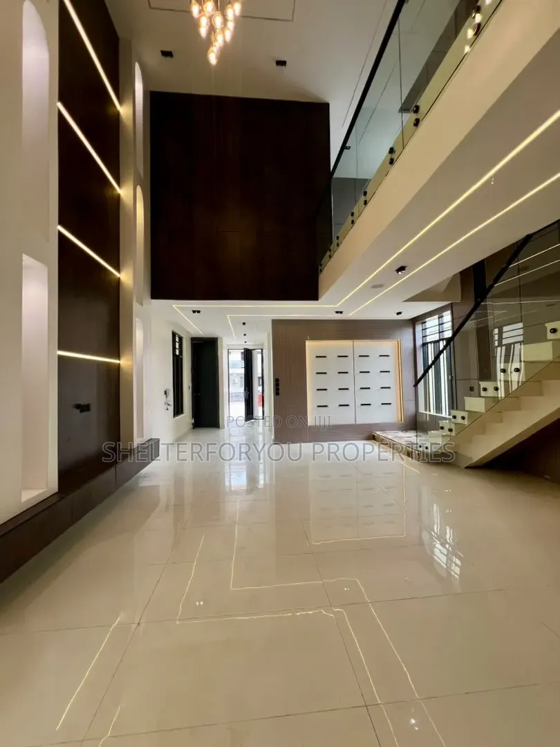 5bdrm Duplex in Chevron for sale