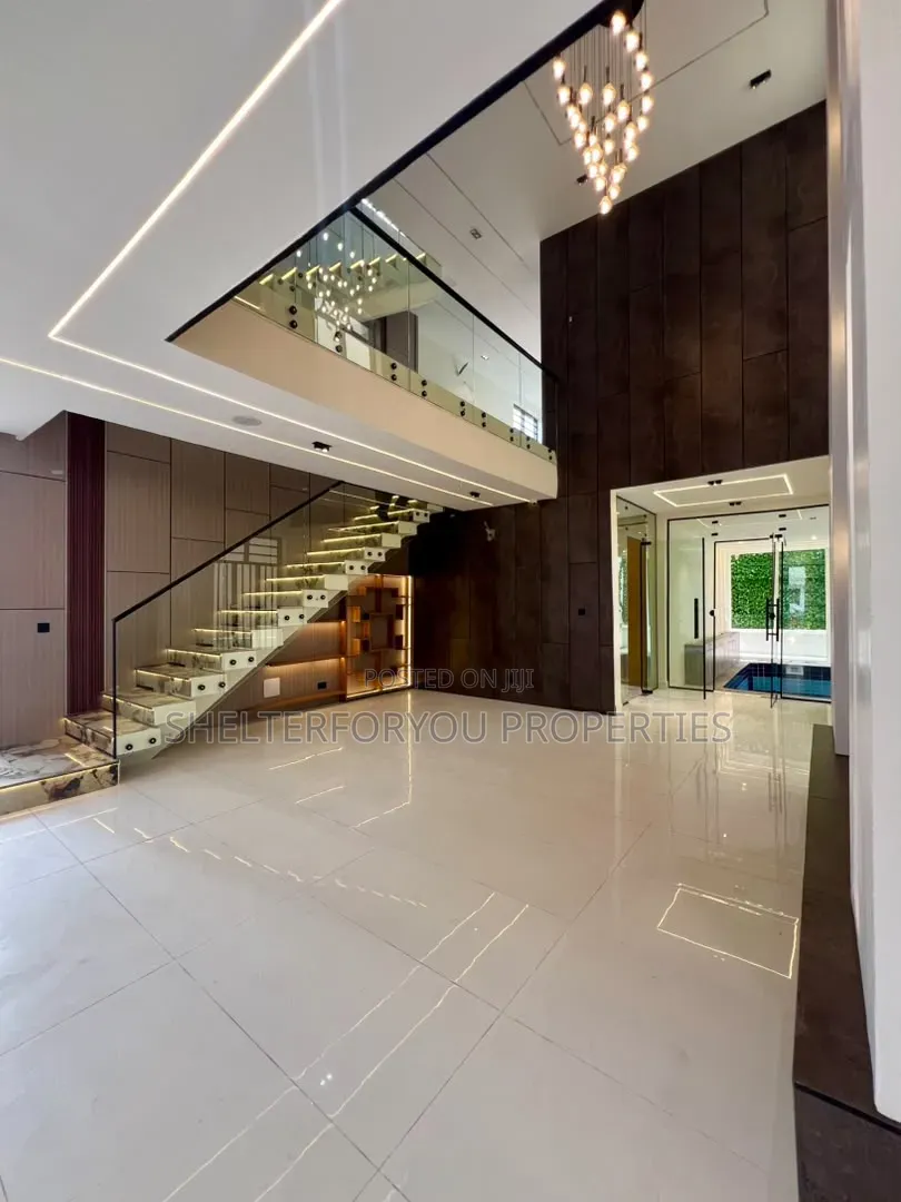 5bdrm Duplex in Chevron for sale