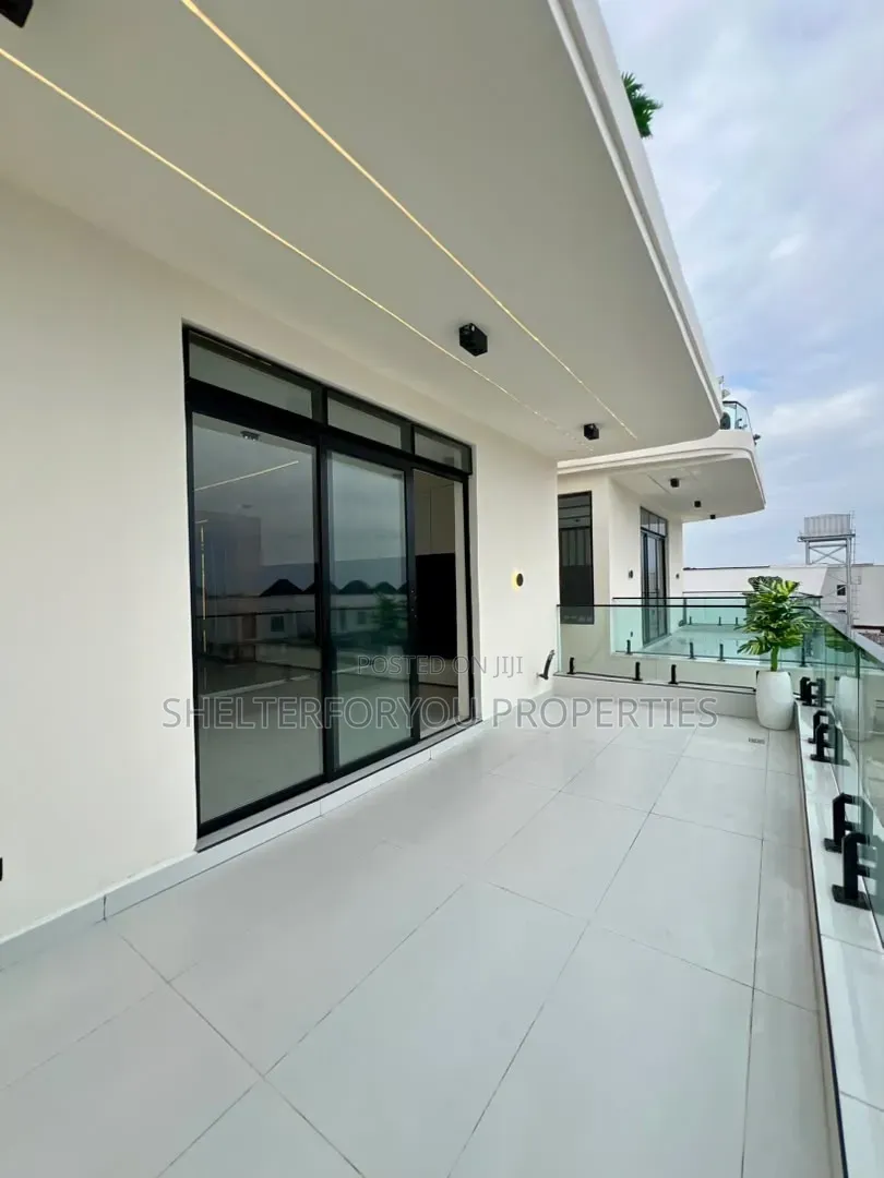 5bdrm Duplex in Chevron for sale