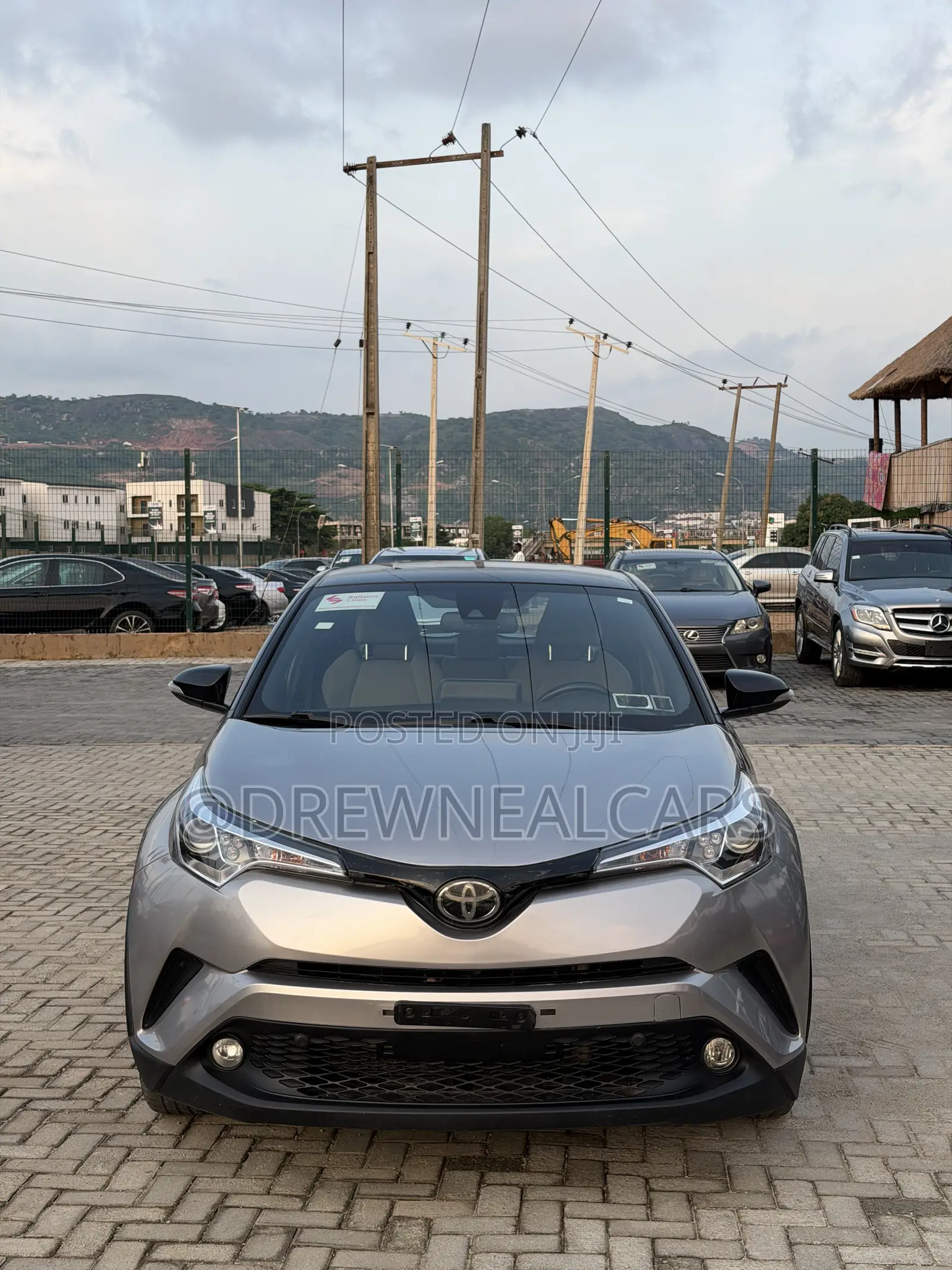 Toyota C-HR XLE FWD Sport Utility (2.0L 4cyl 2AM) 2018 Gray