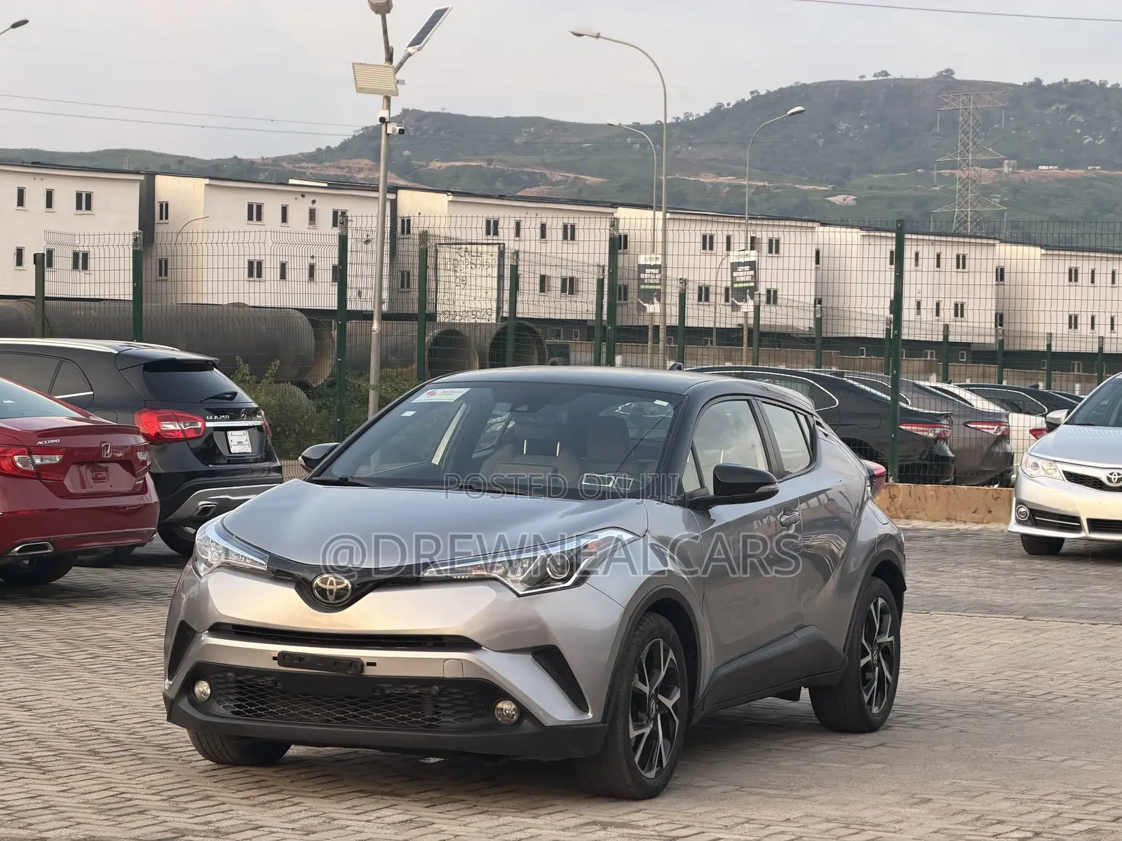 Toyota C-HR XLE FWD Sport Utility (2.0L 4cyl 2AM) 2018 Gray