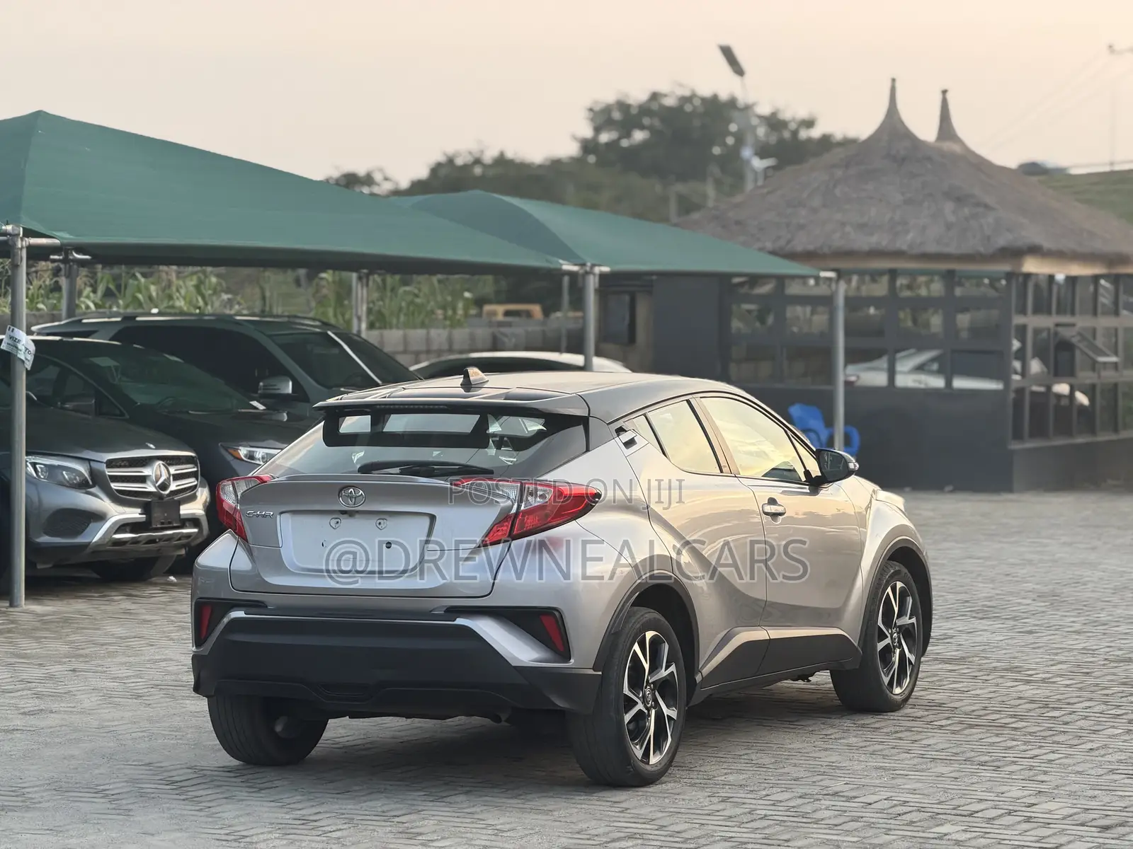 Toyota C-HR XLE FWD Sport Utility (2.0L 4cyl 2AM) 2018 Gray