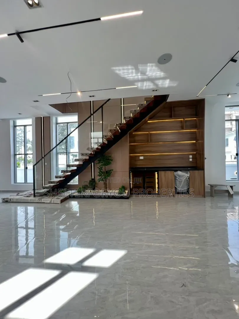 5bdrm Duplex in Osapa london for sale