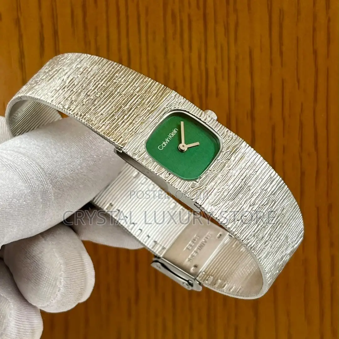 Calvin Klein Quality Luxury Ladies Chain Strap Wristwatch