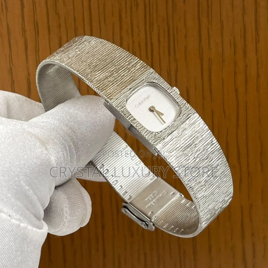 Calvin Klein Quality Luxury Ladies Chain Strap Wristwatch