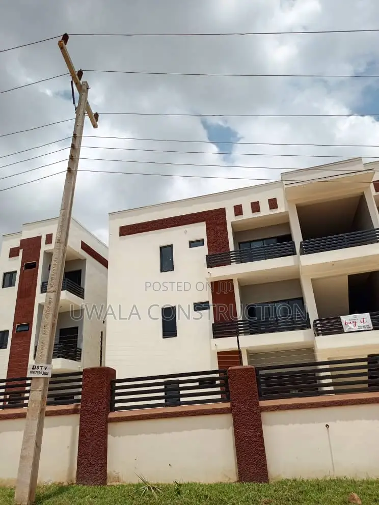 3bdrm Duplex in Gaduwa for sale