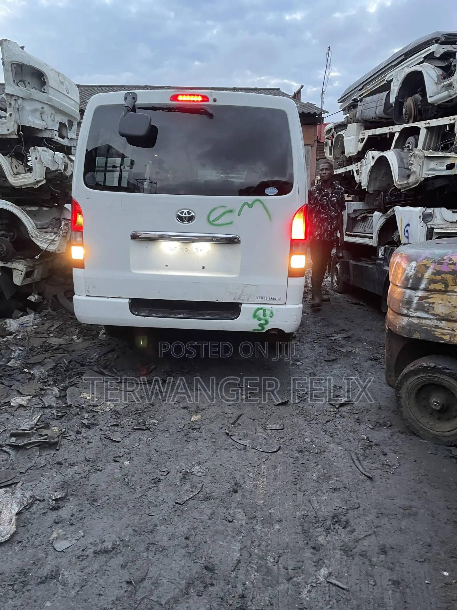 Toyota HiAce 2010 White