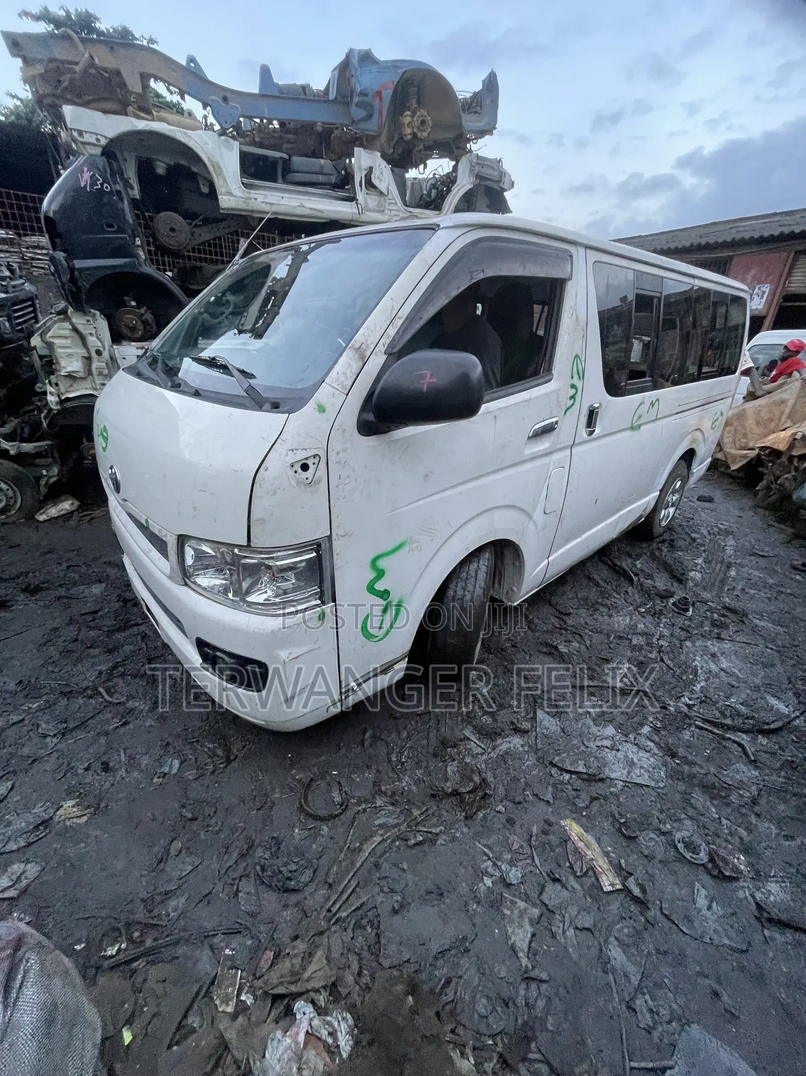 Toyota HiAce 2010 White