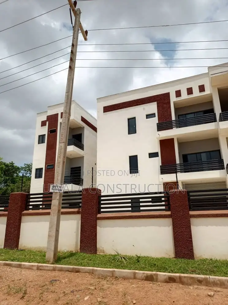 3bdrm Duplex in Gaduwa for sale