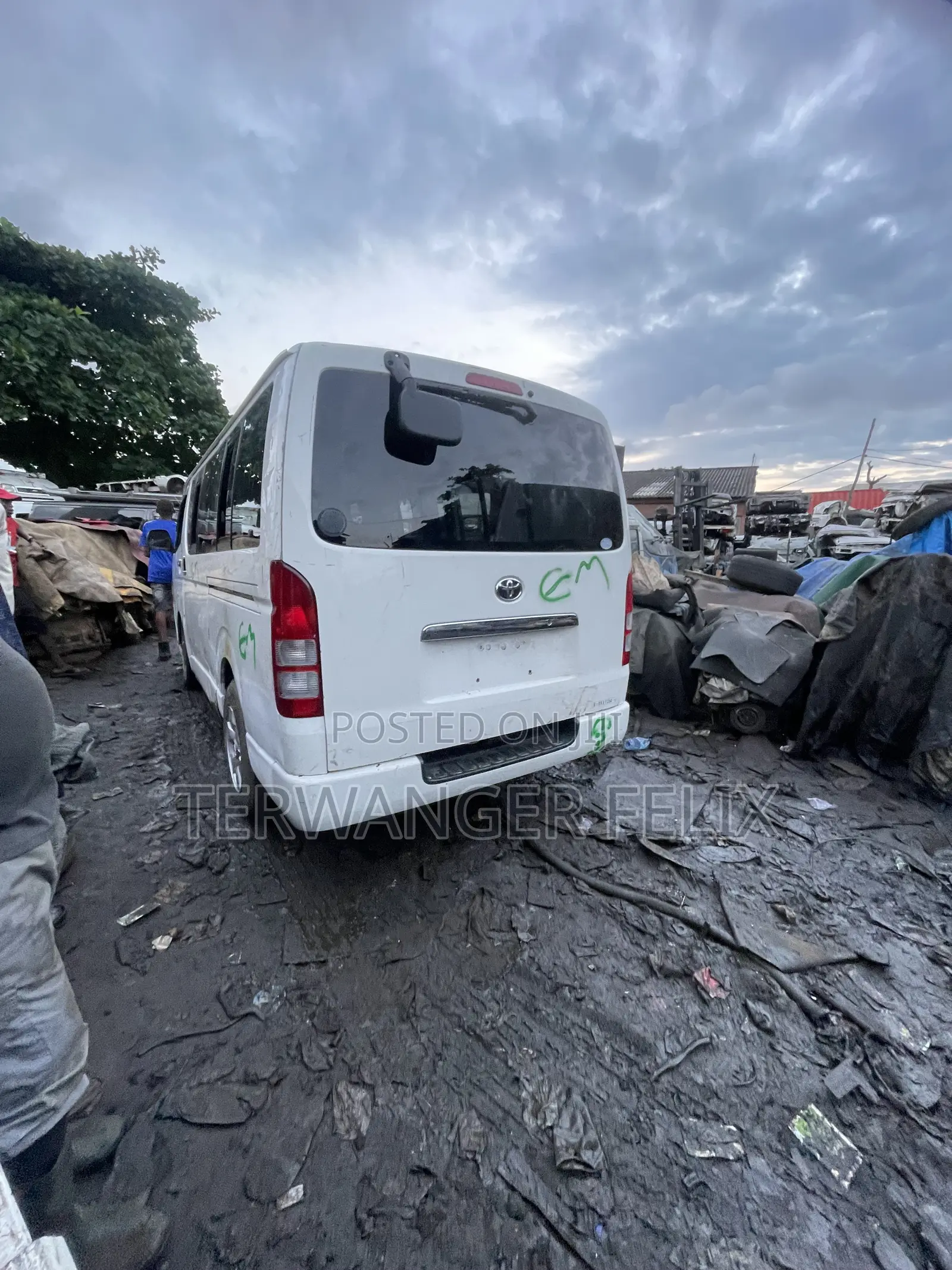 Toyota HiAce 2010 White