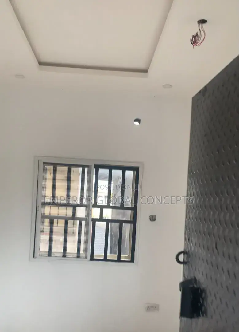 1bdrm Room & Parlour in Aba Expressway for rent