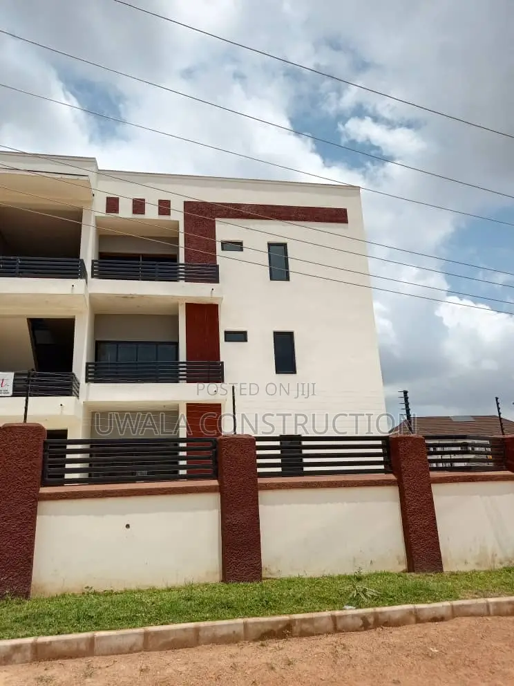 3bdrm Duplex in Gaduwa for sale