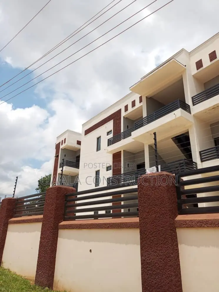 3bdrm Duplex in Gaduwa for sale