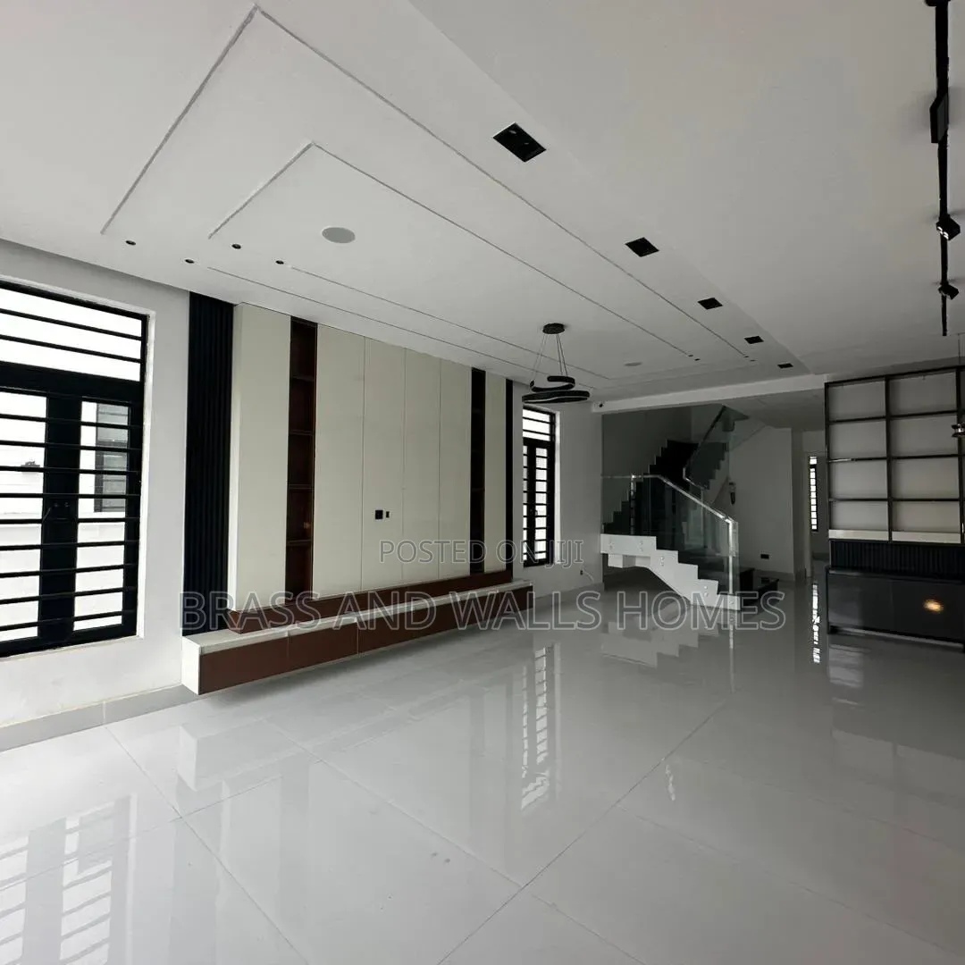 Furnished 5bdrm Duplex in Lekki Phase 1 for sale
